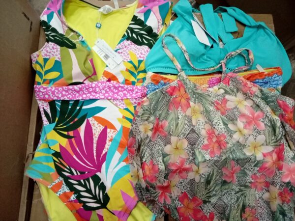 LADIES SWIMWEAR SMALL LOT, SHELF PULLS, 5520615, 44 units, PA image 3