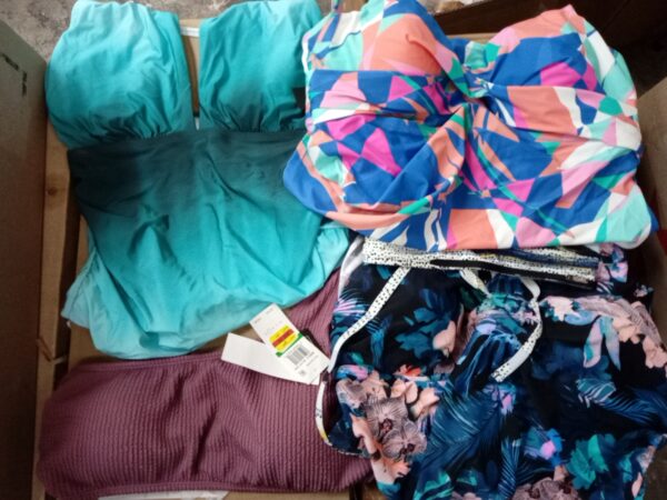 LADIES SWIMWEAR SMALL LOT, SHELF PULLS, 5520637, 36 units, PA image 2