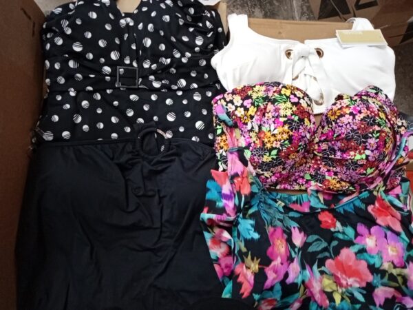 LADIES SWIMWEAR SMALL LOT, SHELF PULLS, 5520654, 57 units, PA image 1
