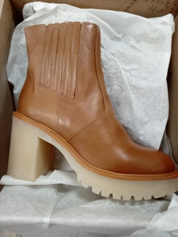 LADIES SHOES SMALL LOT, SHELF PULLS, 5521032, 17 units, PA image 4
