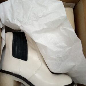 LADIES SHOES SMALL LOT, SHELF PULLS, 5521064, 18 units, PA image 4