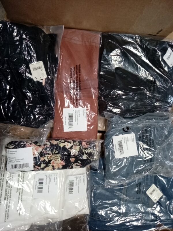 LADIES DESIGNER SMALL LOT, SHELF PULLS, 5521658, 30 units, PA image 1