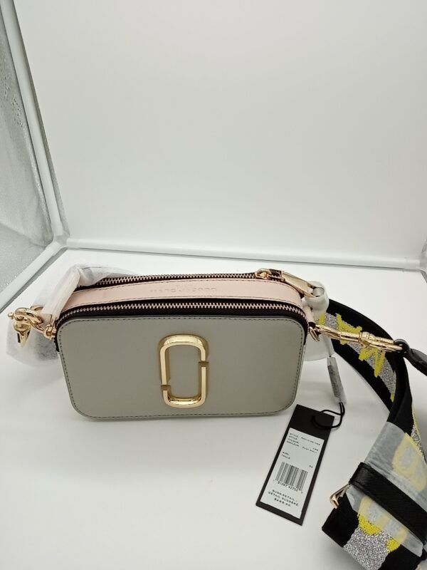 HANDBAGS AND WALLETS SMALL LOT, SHELF PULLS, 5521763, 5 units, PA image 5