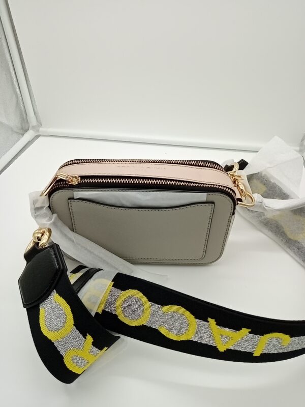 HANDBAGS AND WALLETS SMALL LOT, SHELF PULLS, 5521763, 5 units, PA image 6