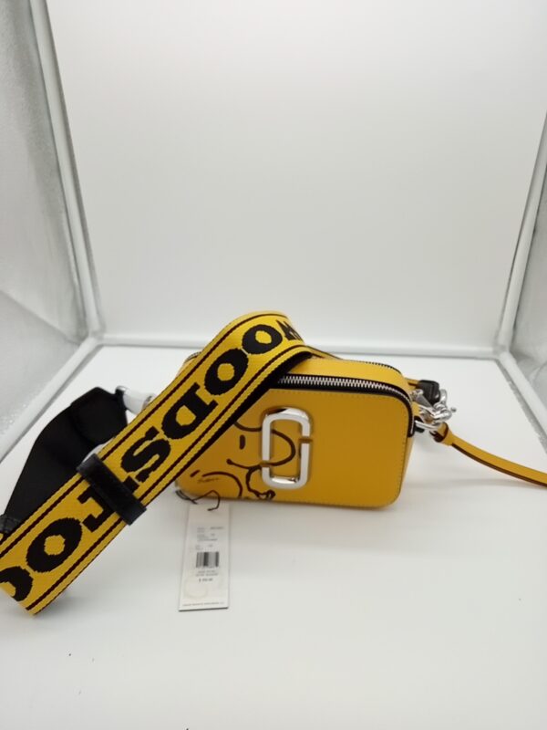 HANDBAGS AND WALLETS SMALL LOT, SHELF PULLS, 5521763, 5 units, PA image 1