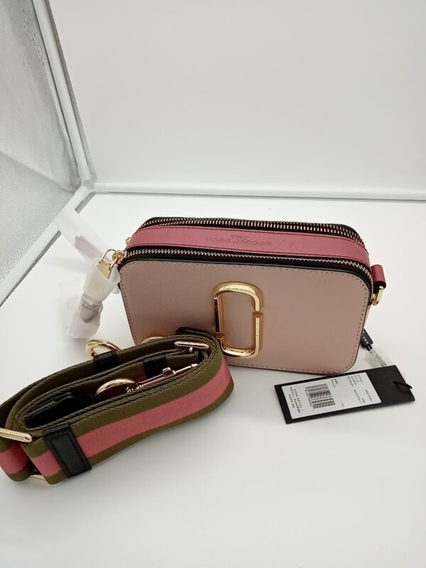 HANDBAGS AND WALLETS SMALL LOT, SHELF PULLS, 5521764, 5 units, PA image 3
