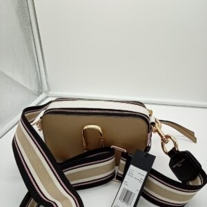 HANDBAGS AND WALLETS SMALL LOT, SHELF PULLS, 5521764, 5 units, PA image 1