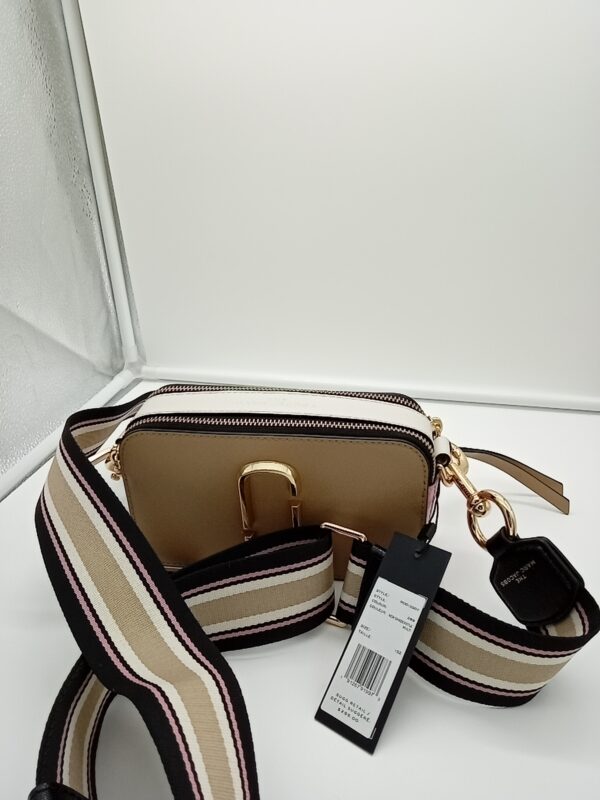 HANDBAGS AND WALLETS SMALL LOT, SHELF PULLS, 5521764, 5 units, PA image 1