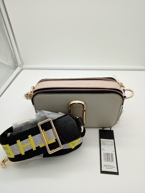 HANDBAGS AND WALLETS SMALL LOT, SHELF PULLS, 5521765, 5 units, PA image 5