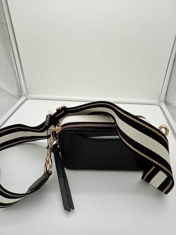HANDBAGS AND WALLETS SMALL LOT, SHELF PULLS, 5521765, 5 units, PA image 4