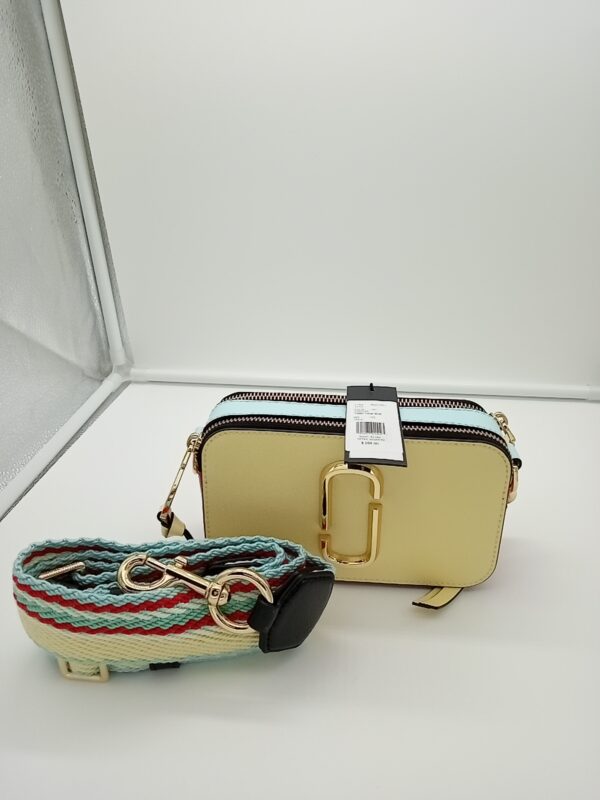 HANDBAGS AND WALLETS SMALL LOT, SHELF PULLS, 5521765, 5 units, PA image 1
