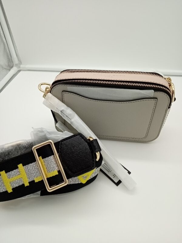 HANDBAGS AND WALLETS SMALL LOT, SHELF PULLS, 5521765, 5 units, PA image 6