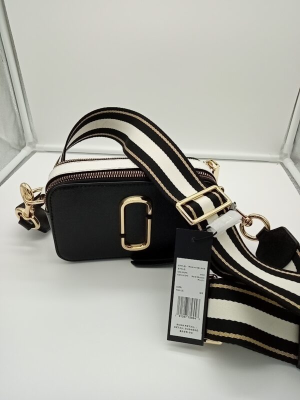 HANDBAGS AND WALLETS SMALL LOT, SHELF PULLS, 5521765, 5 units, PA image 3