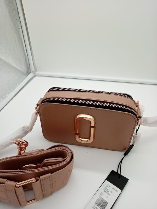 HANDBAGS AND WALLETS SMALL LOT, SHELF PULLS, 5521766, 5 units, PA image 4