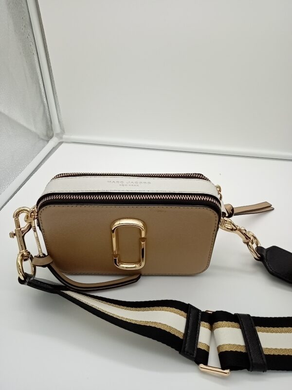 HANDBAGS AND WALLETS SMALL LOT, SHELF PULLS, 5521766, 5 units, PA image 3
