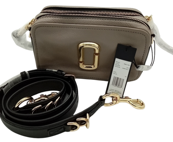 HANDBAGS AND WALLETS SMALL LOT, SHELF PULLS, 5521769, 5 units, PA - Image 9