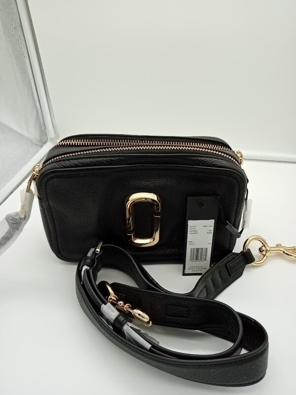 HANDBAGS AND WALLETS SMALL LOT, SHELF PULLS, 5521767, 5 units, PA image 3