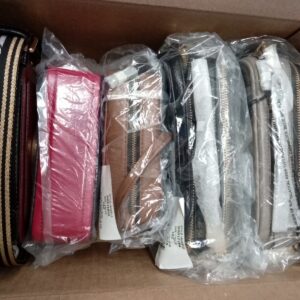 HANDBAGS AND WALLETS SMALL LOT, SHELF PULLS, 5521767, 5 units, PA image 11