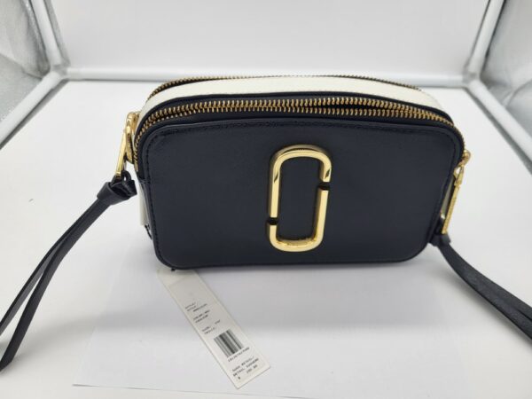 HANDBAGS AND WALLETS SMALL LOT, CUSTOMER RETURNS, 5521756, 5 units, PA image 3