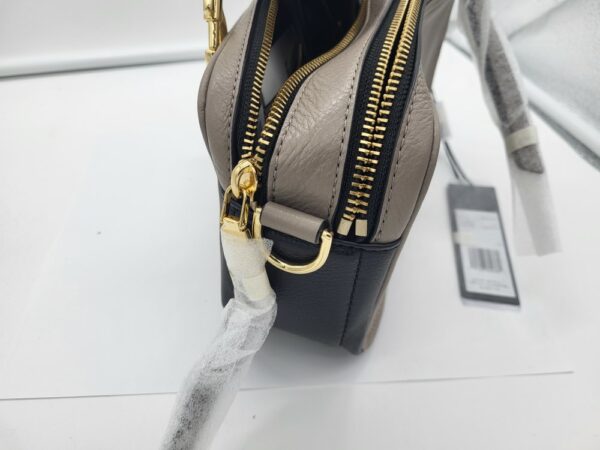 HANDBAGS AND WALLETS SMALL LOT, CUSTOMER RETURNS, 5521756, 5 units, PA image 9
