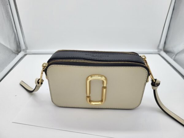 HANDBAGS AND WALLETS SMALL LOT, CUSTOMER RETURNS, 5521756, 5 units, PA image 12