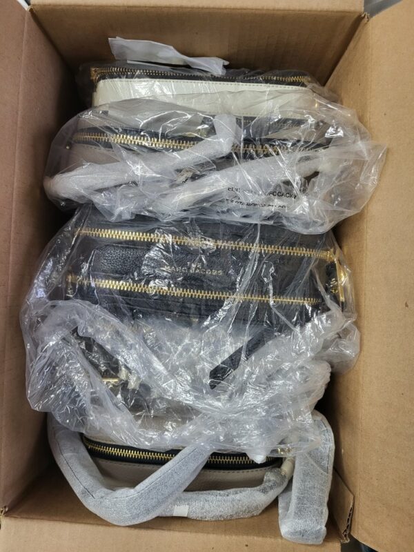 HANDBAGS AND WALLETS SMALL LOT, CUSTOMER RETURNS, 5521756, 5 units, PA image 16