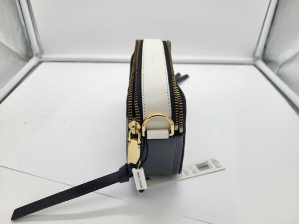 HANDBAGS AND WALLETS SMALL LOT, CUSTOMER RETURNS, 5521756, 5 units, PA image 4