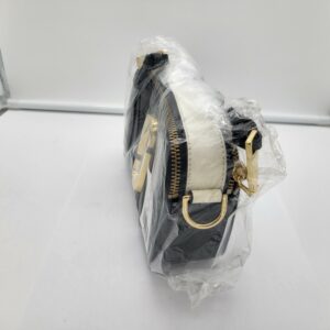 HANDBAGS AND WALLETS SMALL LOT, CUSTOMER RETURNS, 5521756, 5 units, PA image 2