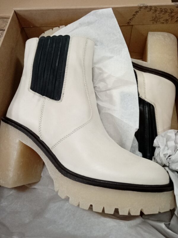 LADIES SHOES SMALL LOT, SHELF PULLS, 5521098, 24 units, PA image 5