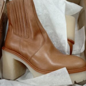 LADIES SHOES SMALL LOT, SHELF PULLS, 5521098, 24 units, PA image 4
