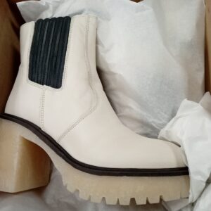 LADIES SHOES SMALL LOT, SHELF PULLS, 5521122, 24 units, PA image 4