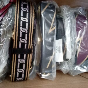 HANDBAGS AND WALLETS SMALL LOT, SHELF PULLS, 5521771, 5 units, PA image 6