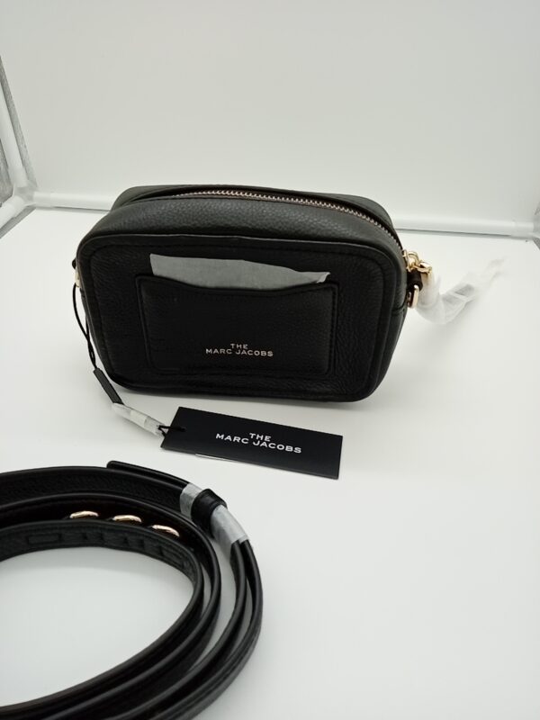 HANDBAGS AND WALLETS SMALL LOT, SHELF PULLS, 5521771, 5 units, PA image 2