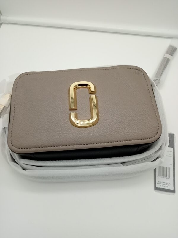 HANDBAGS AND WALLETS SMALL LOT, SHELF PULLS, 5521774, 5 units, PA image 5