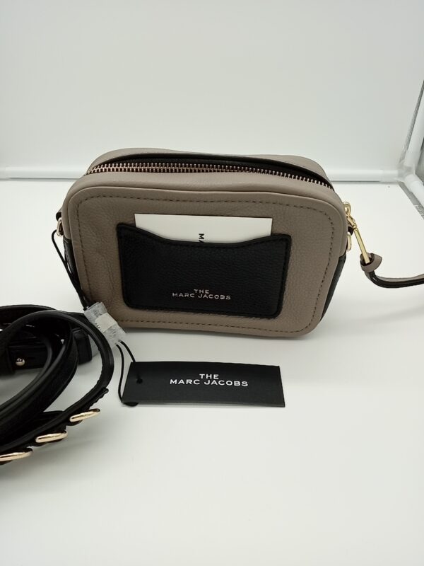HANDBAGS AND WALLETS SMALL LOT, SHELF PULLS, 5521774, 5 units, PA image 2