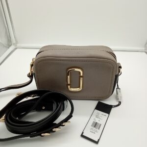 HANDBAGS AND WALLETS SMALL LOT, SHELF PULLS, 5521774, 5 units, PA image 1