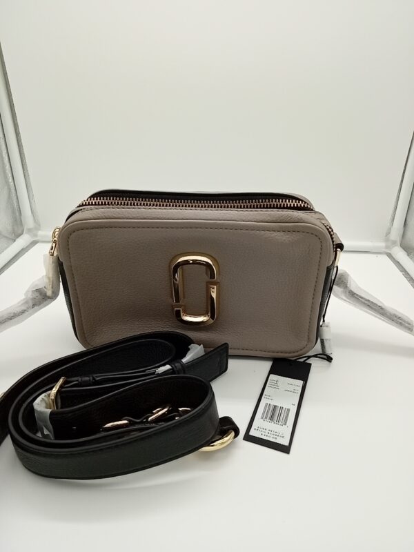 HANDBAGS AND WALLETS SMALL LOT, SHELF PULLS, 5521775, 5 units, PA image 3