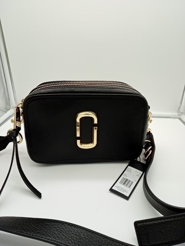 HANDBAGS AND WALLETS SMALL LOT, SHELF PULLS, 5521775, 5 units, PA image 1