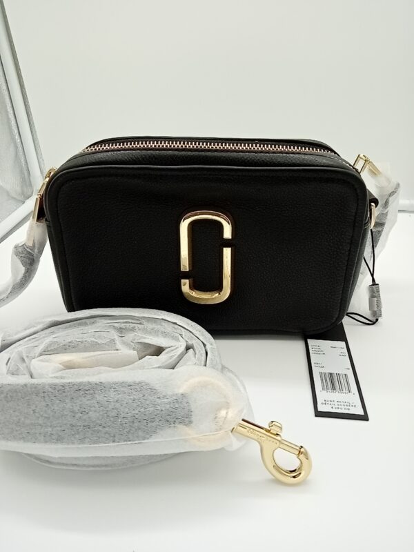HANDBAGS AND WALLETS SMALL LOT, SHELF PULLS, 5521784, 5 units, PA image 1