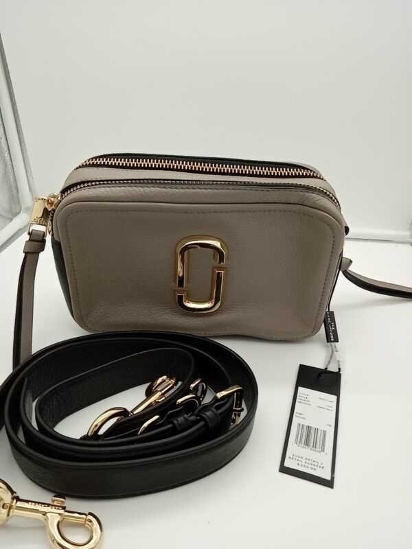 HANDBAGS AND WALLETS SMALL LOT, SHELF PULLS, 5521786, 11 units, PA image 2
