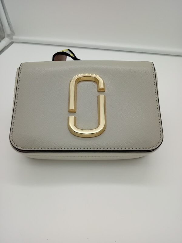 HANDBAGS AND WALLETS SMALL LOT, SHELF PULLS, 5521786, 11 units, PA image 11