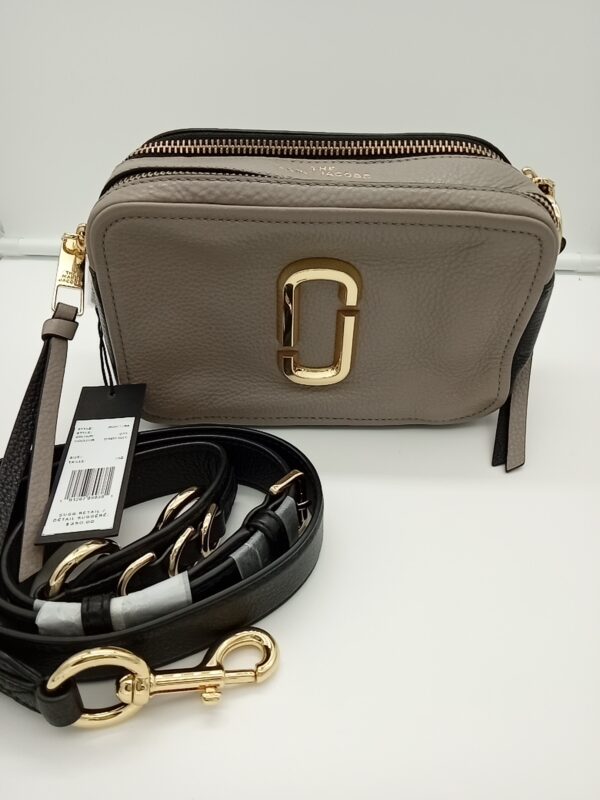 HANDBAGS AND WALLETS SMALL LOT, SHELF PULLS, 5521786, 11 units, PA image 10