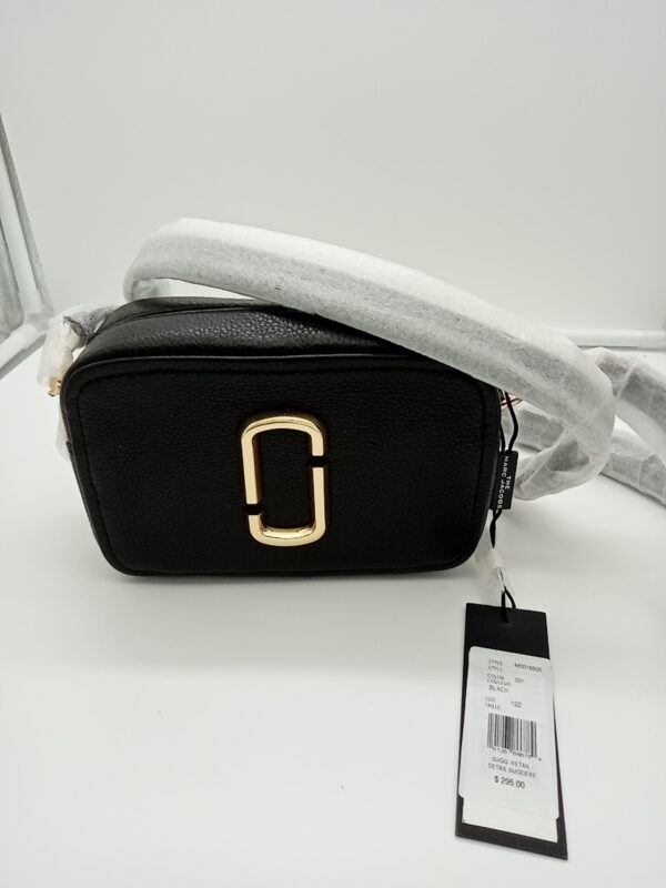 HANDBAGS AND WALLETS SMALL LOT, SHELF PULLS, 5521786, 11 units, PA image 1