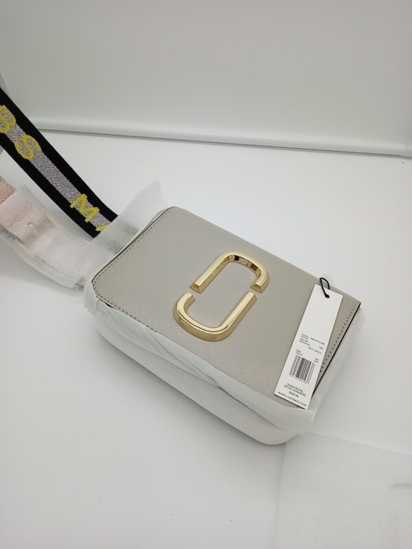 HANDBAGS AND WALLETS SMALL LOT, SHELF PULLS, 5521786, 11 units, PA image 7