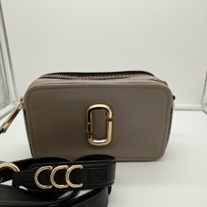 HANDBAGS AND WALLETS SMALL LOT, SHELF PULLS, 5521789, 5 units, PA image 1