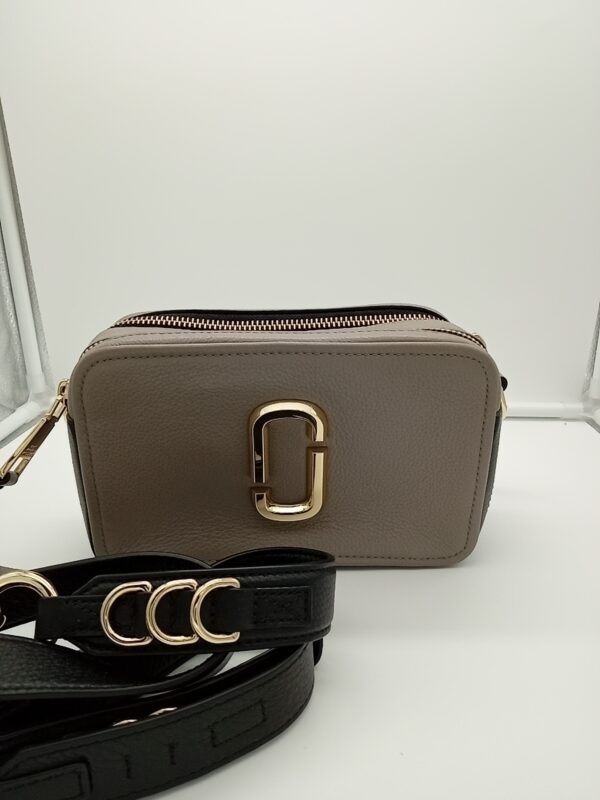 HANDBAGS AND WALLETS SMALL LOT, SHELF PULLS, 5521789, 5 units, PA image 1