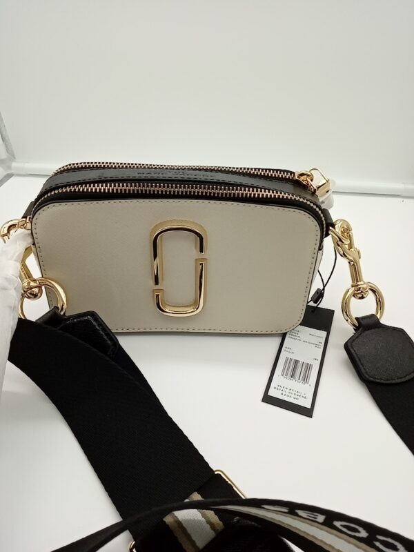 HANDBAGS AND WALLETS SMALL LOT, SHELF PULLS, 5521790, 5 units, PA image 5