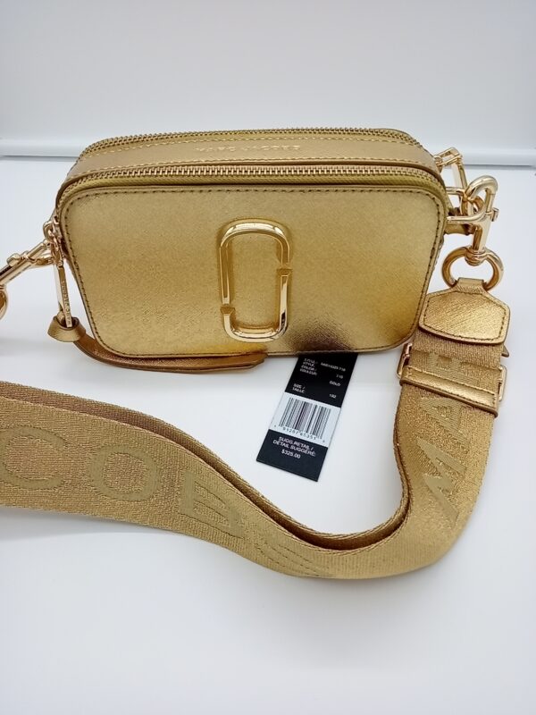 HANDBAGS AND WALLETS SMALL LOT, SHELF PULLS, 5521792, 9 units, PA image 1