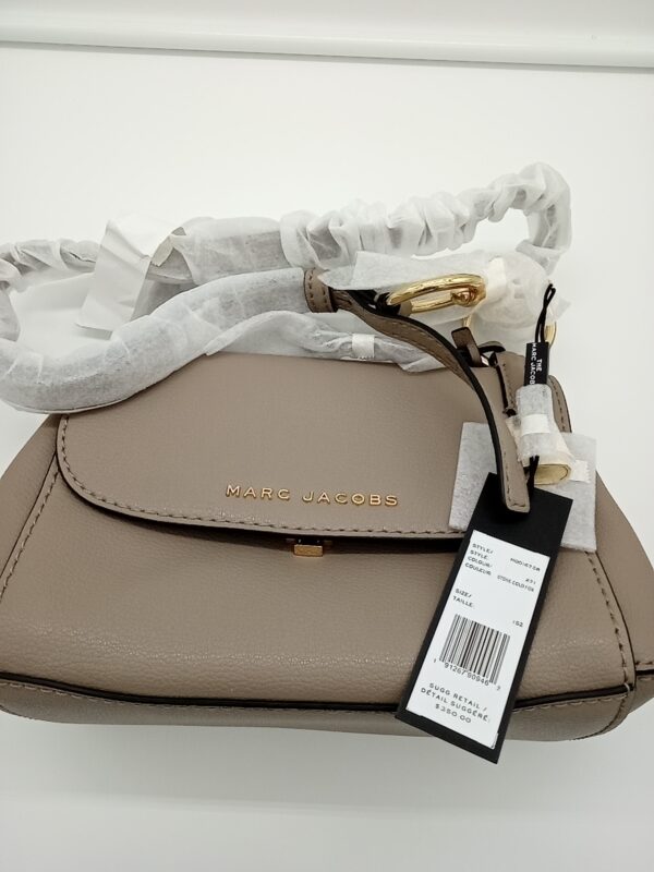 HANDBAGS AND WALLETS SMALL LOT, SHELF PULLS, 5521794, 5 units, PA image 2