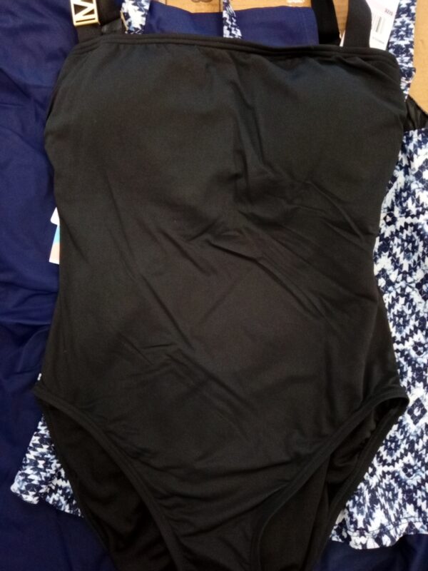 LADIES SWIMWEAR SMALL LOT, SHELF PULLS, 5521832, 20 units, PA image 2